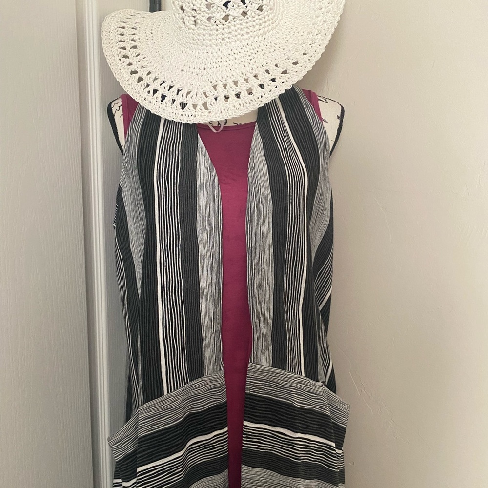 Simpli- long open front sleeveless vest